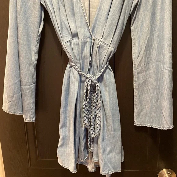 Guess wrap dress. Excellent condition. Size S - Picture 2 of 5
